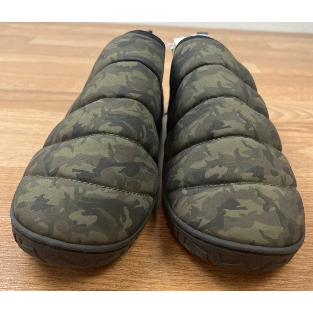 Old Navy Puffer Slippers in Camo Green Men's Size Medium 8-9 NEW